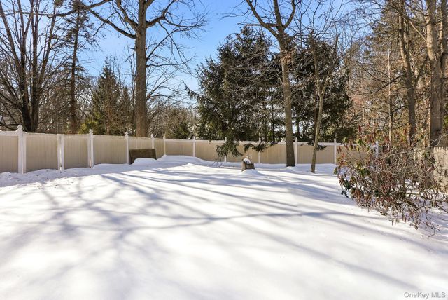 4 Laura Drive, Airmont, NY 10952