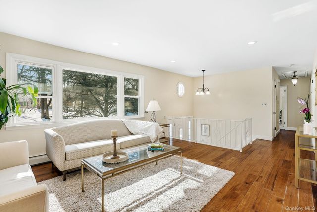 4 Laura Drive, Airmont, NY 10952