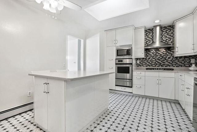 4 Laura Drive, Airmont, NY 10952