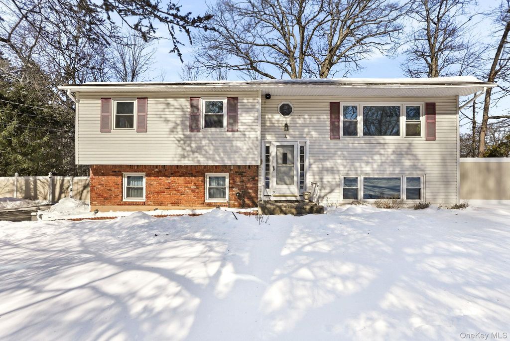 4 Laura Drive, Airmont, NY 10952