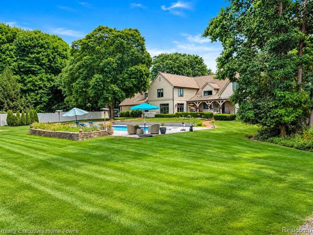 1395 Country Club Road, Bloomfield Hills, MI 48304