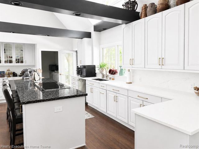 1395 Country Club Road, Bloomfield Hills, MI 48304