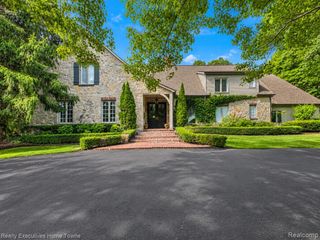 1395 Country Club Road, Bloomfield Hills, MI 48304