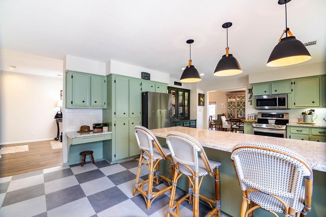 812 Broadmoor Drive, Huntsville, TX 77340