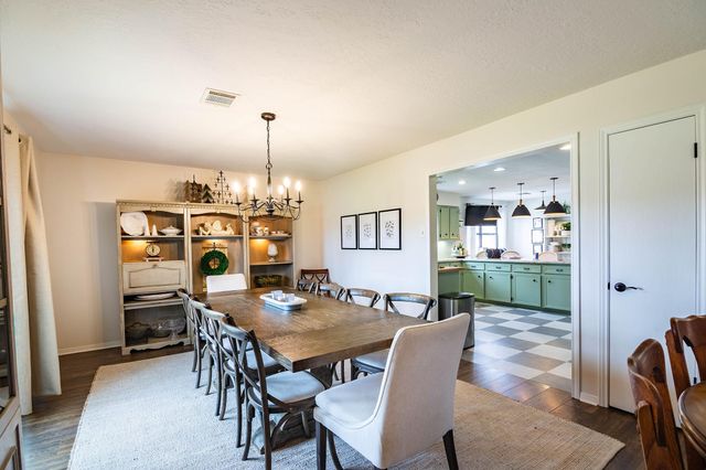 812 Broadmoor Drive, Huntsville, TX 77340