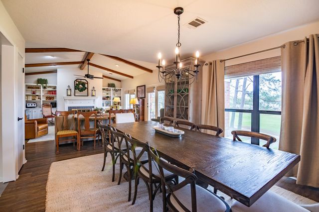 812 Broadmoor Drive, Huntsville, TX 77340