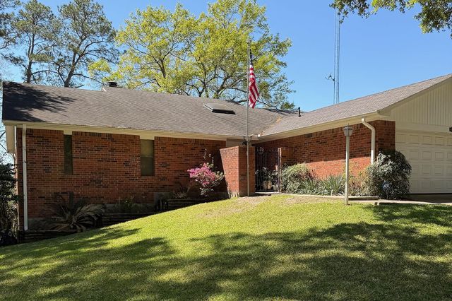 812 Broadmoor Drive, Huntsville, TX 77340