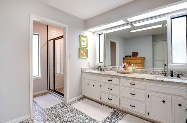 812 Broadmoor Drive, Huntsville, TX 77340