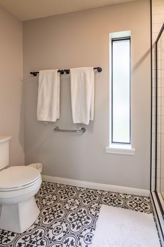 812 Broadmoor Drive, Huntsville, TX 77340