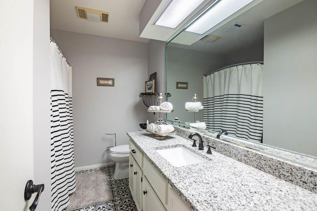 812 Broadmoor Drive, Huntsville, TX 77340