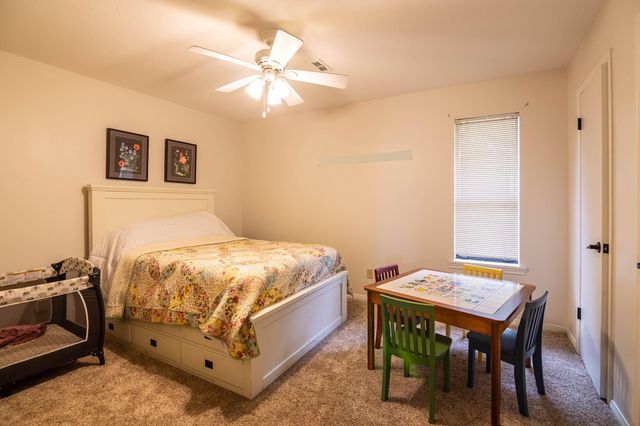 812 Broadmoor Drive, Huntsville, TX 77340