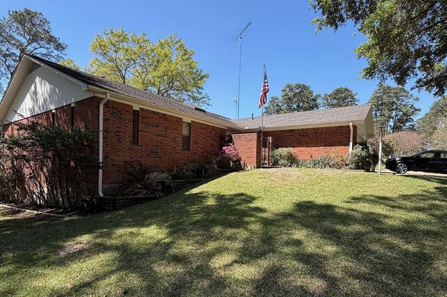 812 Broadmoor Drive, Huntsville, TX 77340