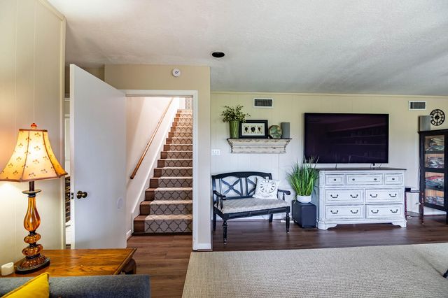 812 Broadmoor Drive, Huntsville, TX 77340