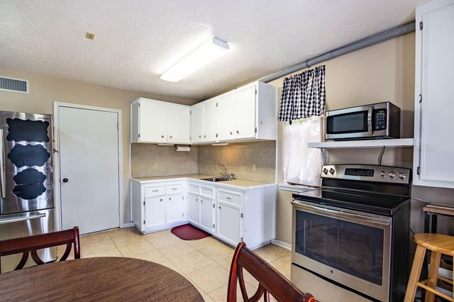 812 Broadmoor Drive, Huntsville, TX 77340