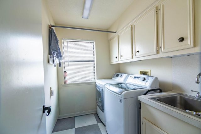 812 Broadmoor Drive, Huntsville, TX 77340