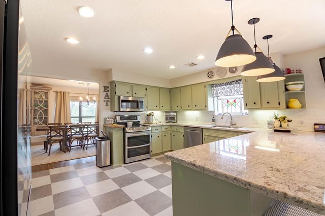 812 Broadmoor Drive, Huntsville, TX 77340