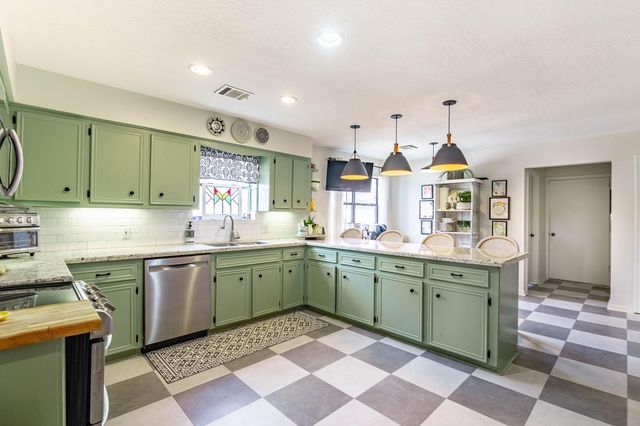 812 Broadmoor Drive, Huntsville, TX 77340