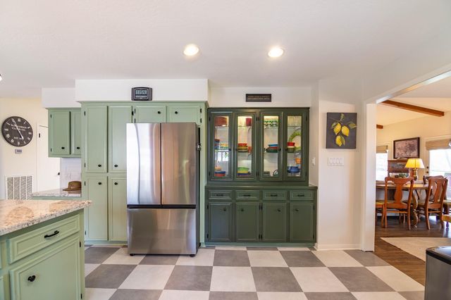 812 Broadmoor Drive, Huntsville, TX 77340