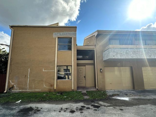 8350 N Missionwood Circle C-21, Miramar, FL 33025