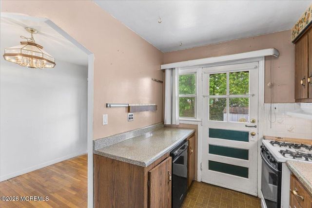 93 Willow Street, Elmwood Park, NJ 07407