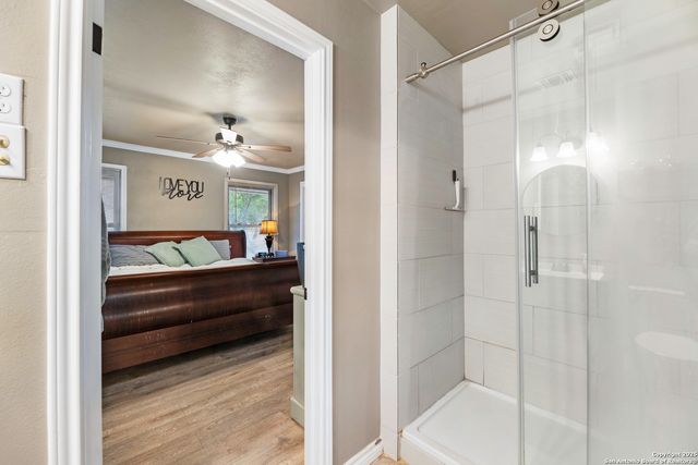 379 PINEWOOD LN, San Antonio, TX 78216