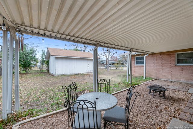 379 PINEWOOD LN, San Antonio, TX 78216