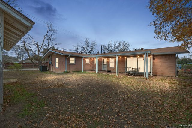 379 PINEWOOD LN, San Antonio, TX 78216