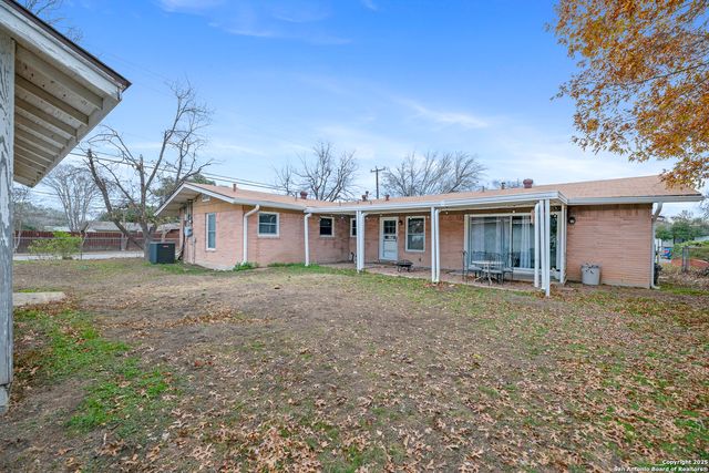 379 PINEWOOD LN, San Antonio, TX 78216