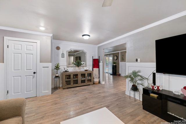 379 PINEWOOD LN, San Antonio, TX 78216