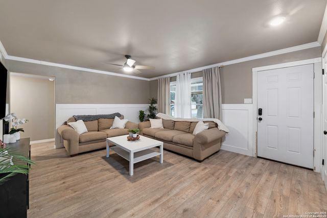 379 PINEWOOD LN, San Antonio, TX 78216