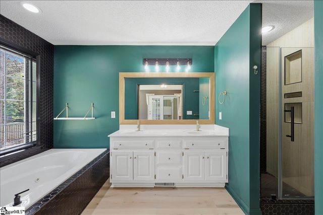 1 Brooke Lee Circle, Taylors, SC 29687