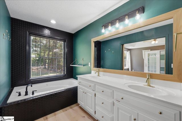 1 Brooke Lee Circle, Taylors, SC 29687