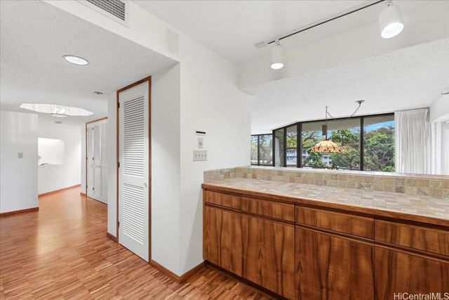 1525 Wilder Avenue 405, Honolulu, HI 96822