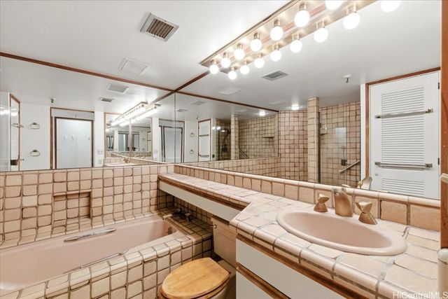 1525 Wilder Avenue 405, Honolulu, HI 96822