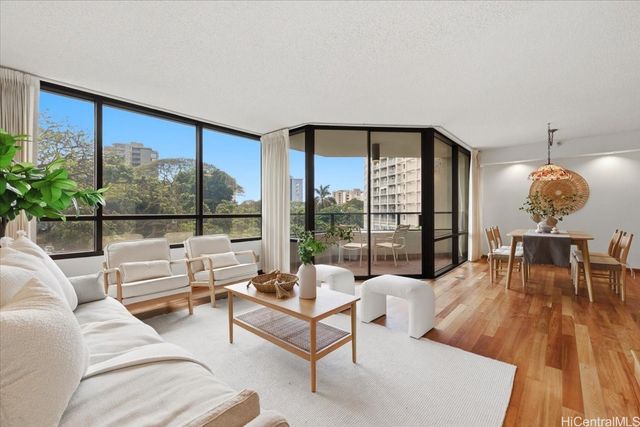 1525 Wilder Avenue 405, Honolulu, HI 96822