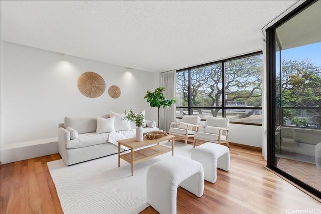 1525 Wilder Avenue 405, Honolulu, HI 96822