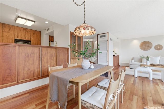 1525 Wilder Avenue 405, Honolulu, HI 96822