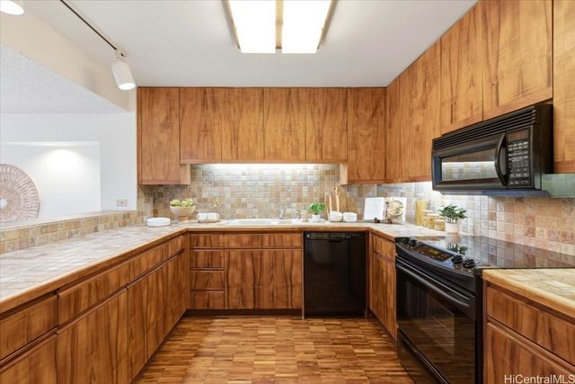 1525 Wilder Avenue 405, Honolulu, HI 96822
