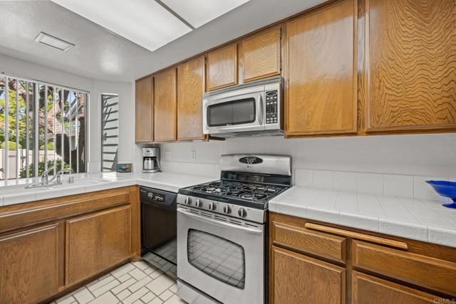 1065 Brewley Lane, Vista, CA 92081