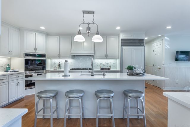 4 Harbour View Drive, New Fairfield, CT 06812