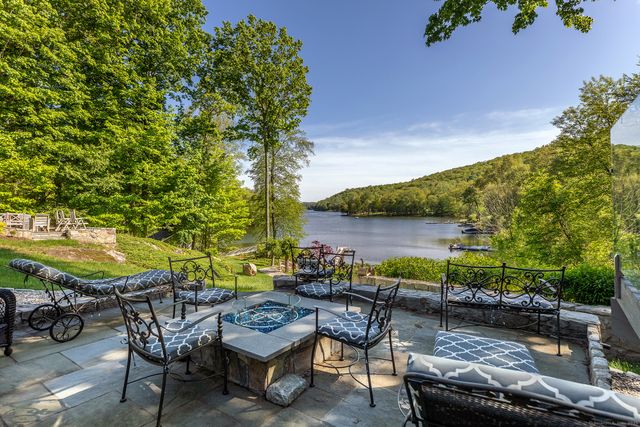 4 Harbour View Drive, New Fairfield, CT 06812