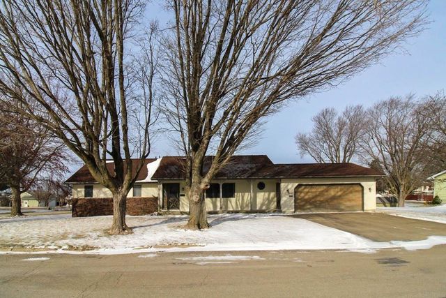 1107 12th Street, Grundy Center, IA 50638