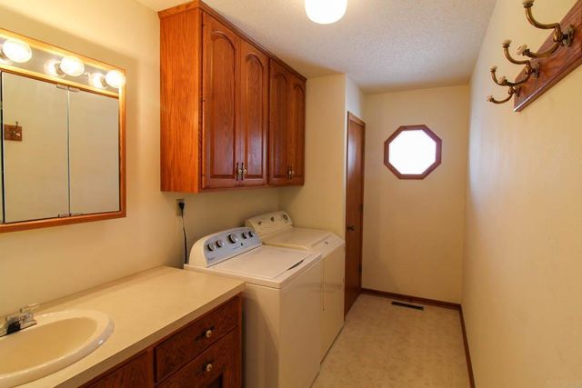 1107 12th Street, Grundy Center, IA 50638