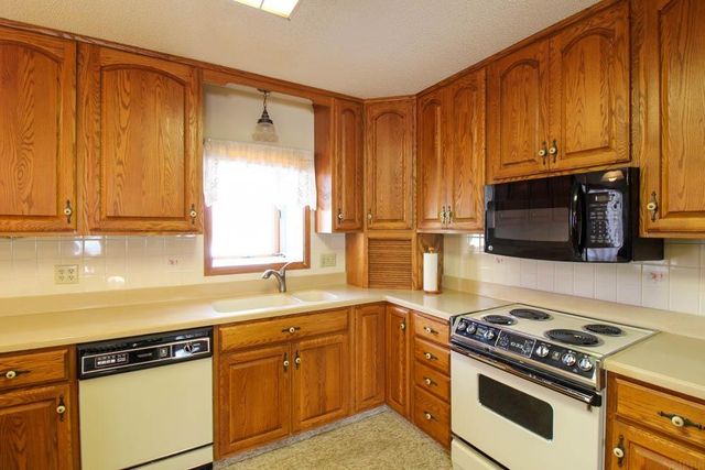 1107 12th Street, Grundy Center, IA 50638