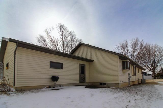 1107 12th Street, Grundy Center, IA 50638