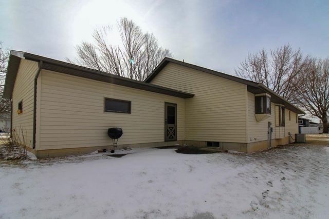 1107 12th Street, Grundy Center, IA 50638