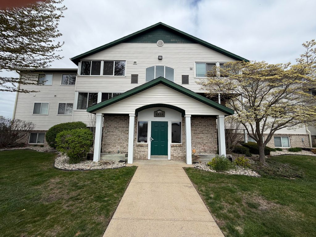 5835 Crosswinds Drive 14, Norton Shores City, MI 49444