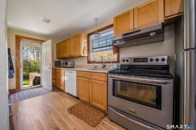 50 Ledge Hill Road, Guilford, CT 06437