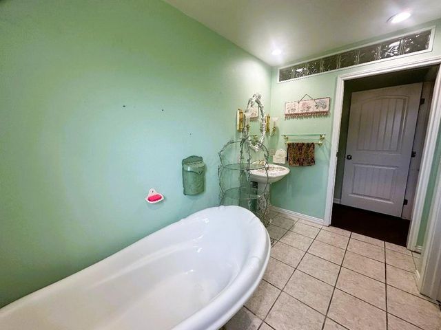 7307 Ironwood Lane N, Baytown, TX 77521