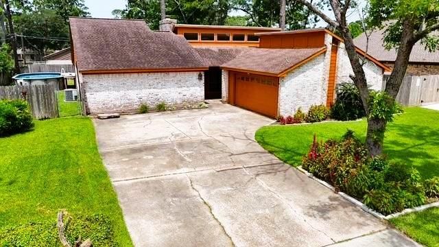 7307 Ironwood Lane N, Baytown, TX 77521